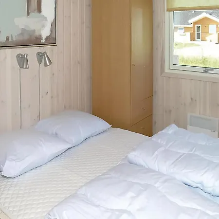 Four Bedroom Holiday In بيت للعطل Strandby