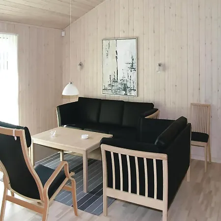 بيت للعطل Four Bedroom Holiday In