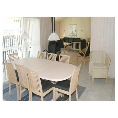 Four Bedroom Holiday In بيت للعطل Strandby